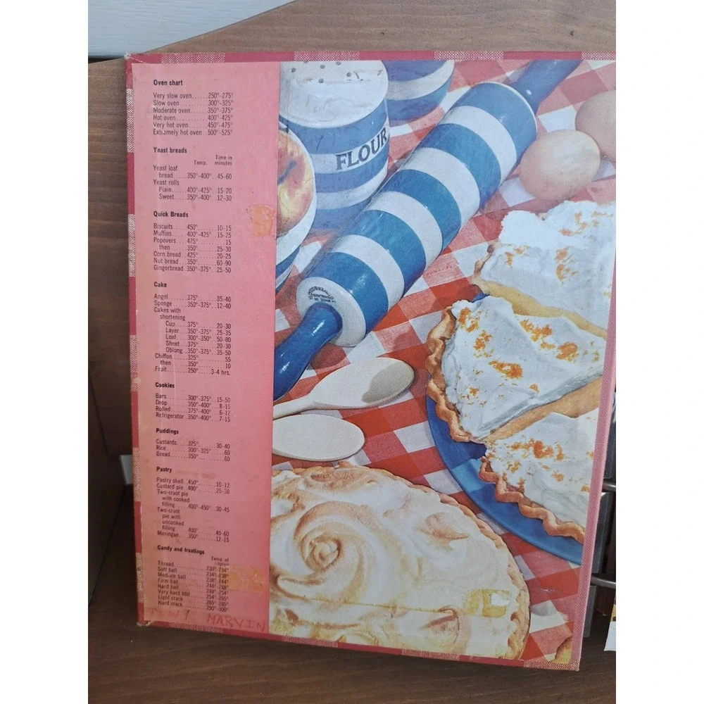 New Cook Book : 1953 Classic Edition by Better Homes and Gardens Books Staff